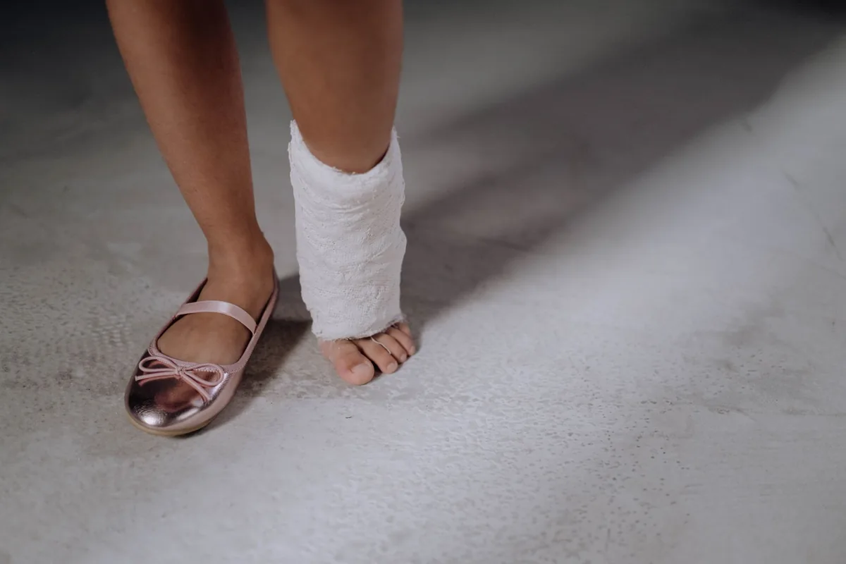 Schertz personal injury lawyer: a person walking with a plaster cast on their lower leg